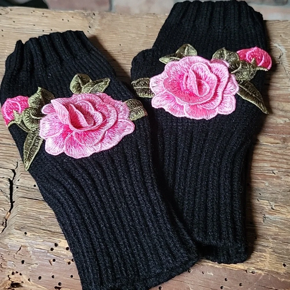 🔥LAST PAIR🔥 EMBROIDERED ROSE APPLIQUE FINGERLESS GLOVES - Picture 3 of 6